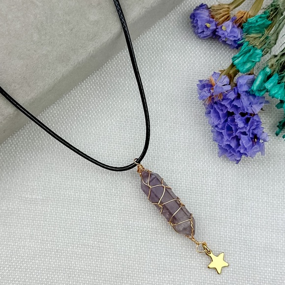 Amethyst wire wrapped bullet point necklace - Picture 2 of 4